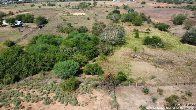 116 Tecolote Ln Floresville, TX 78114