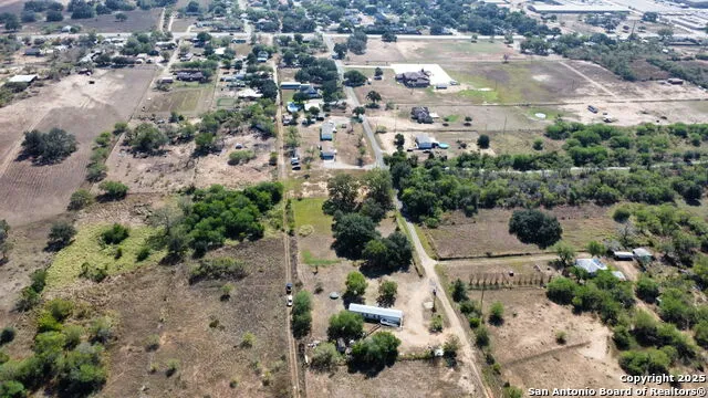 116 Tecolote Ln Floresville, TX 78114