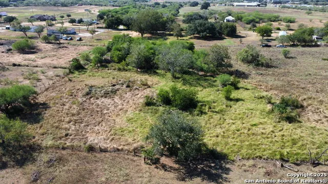 116 Tecolote Ln Floresville, TX 78114