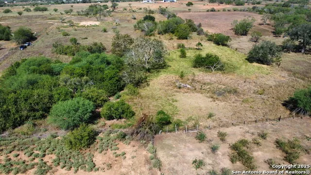 116 Tecolote Ln Floresville, TX 78114