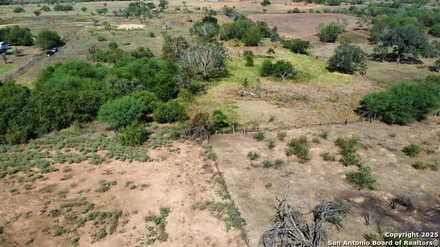 116 Tecolote Ln Floresville, TX 78114