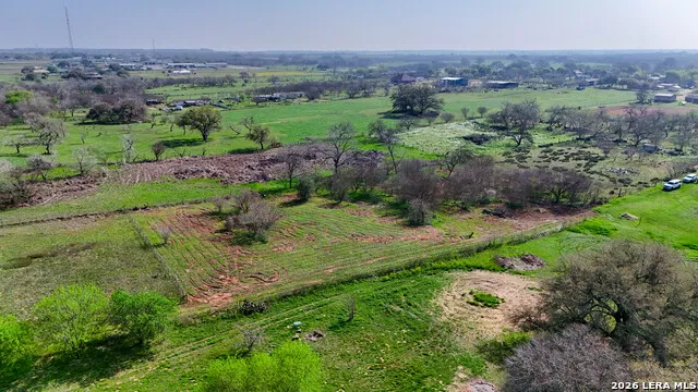 116 Tecolote Ln Floresville, TX 78114