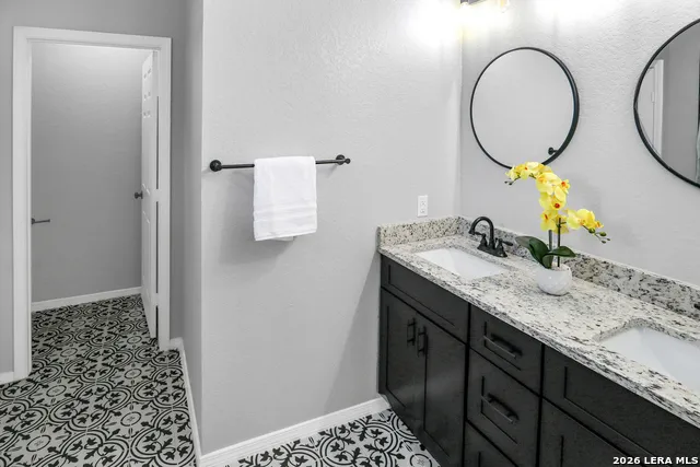 1416 SKYLINE HLS Canyon Lake, TX 78133