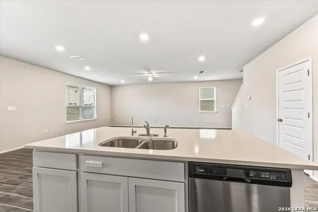 2521 Ayers Dr Seguin, TX 78155