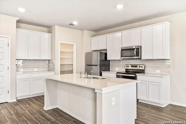 2521 Ayers Dr Seguin, TX 78155