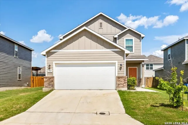 2521 Ayers Dr Seguin, TX 78155