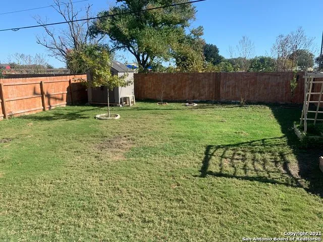 6814 Hibiscus Fls San Antonio, TX 78218