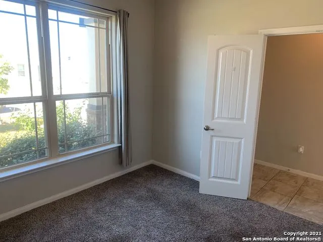 6814 Hibiscus Fls San Antonio, TX 78218