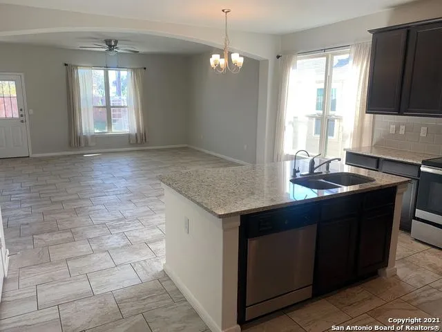 6814 Hibiscus Fls San Antonio, TX 78218
