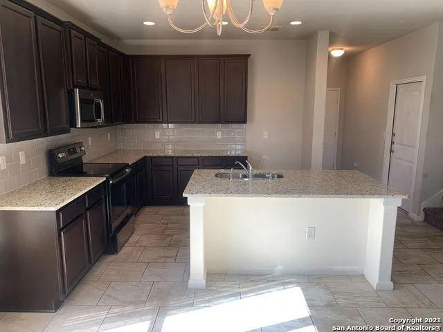 6814 Hibiscus Fls San Antonio, TX 78218
