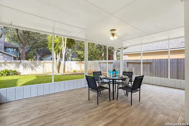 119 Baythorne Universal City, TX 78148