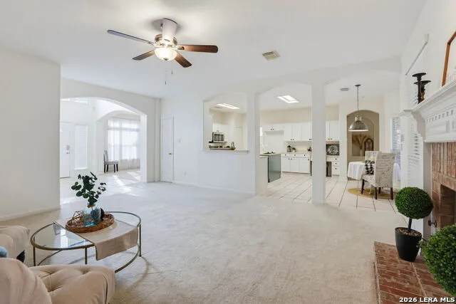 119 Baythorne Universal City, TX 78148