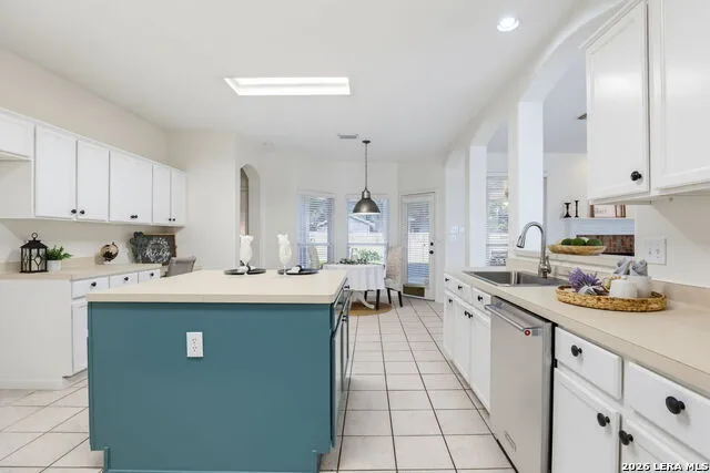 119 Baythorne Universal City, TX 78148