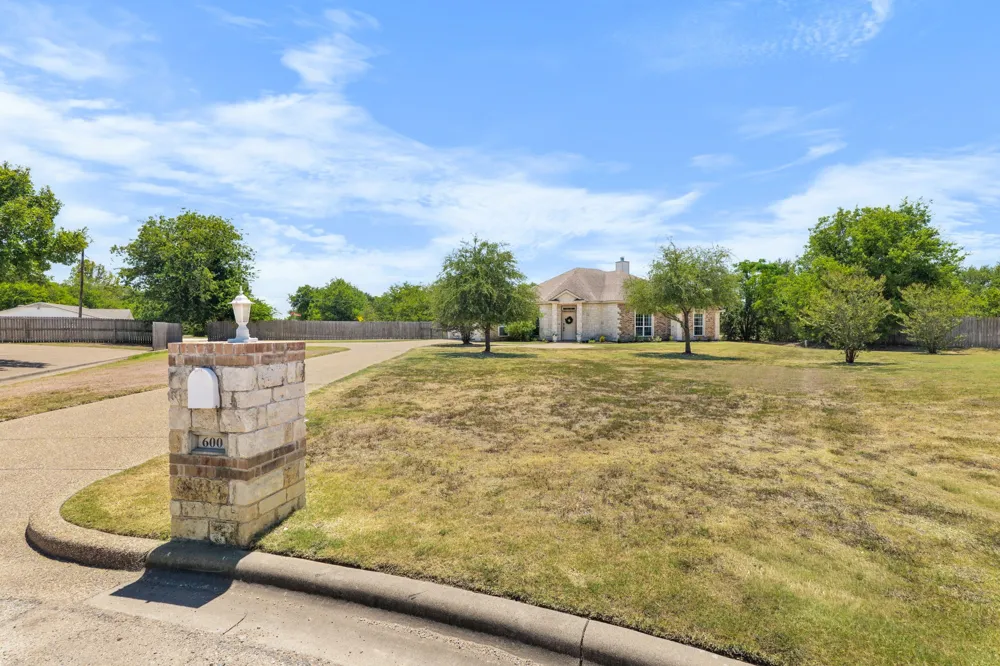600 Shoal Ridge Lorena, TX 76655