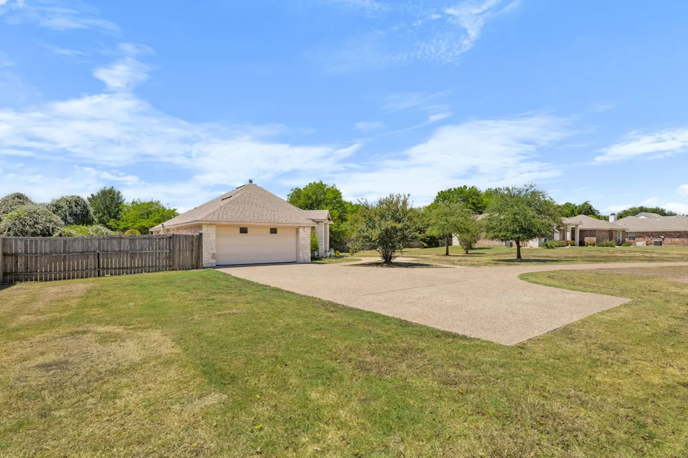 600 Shoal Ridge Lorena, TX 76655