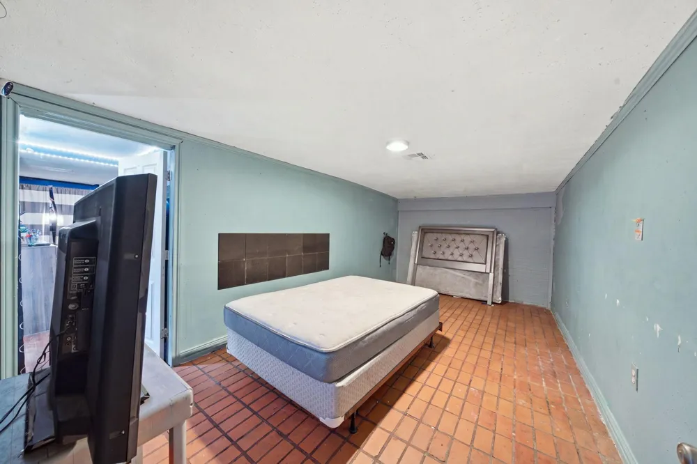 707 Washington Street South Houston, TX 77587