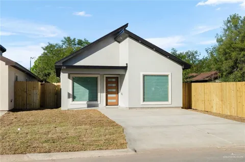 230 W Longoria Drive