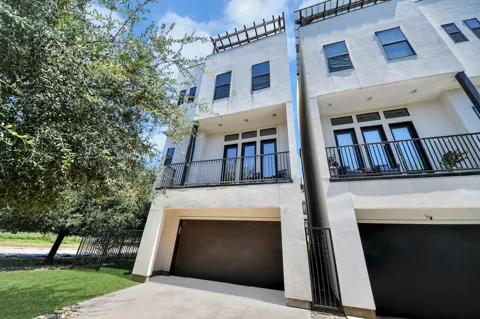 1303 Live Oak Street