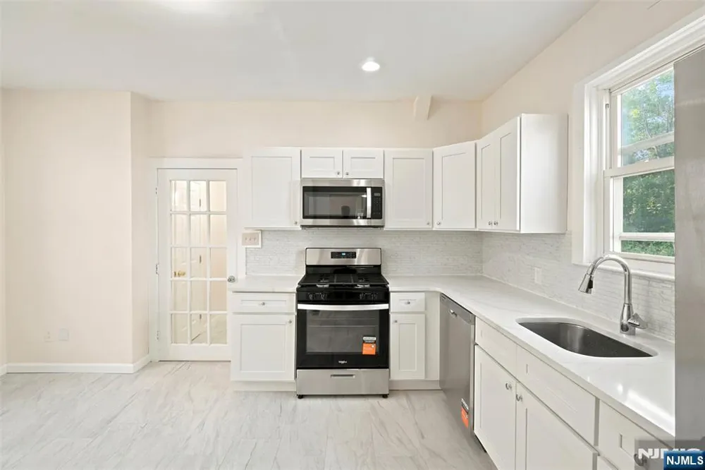 359-361 18th Street Newark, NJ 07103