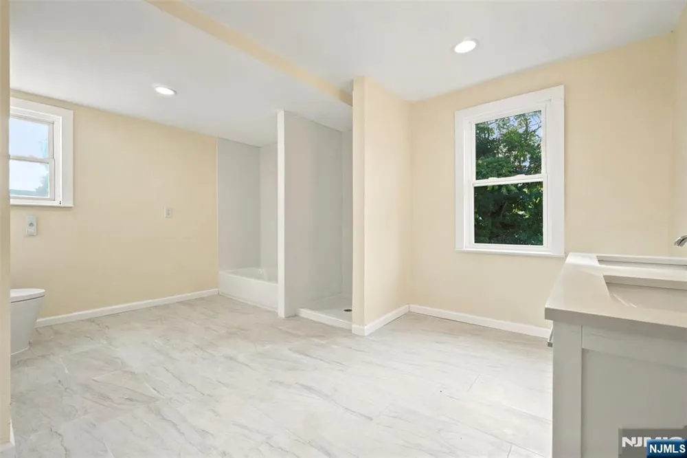 359-361 18th Street Newark, NJ 07103