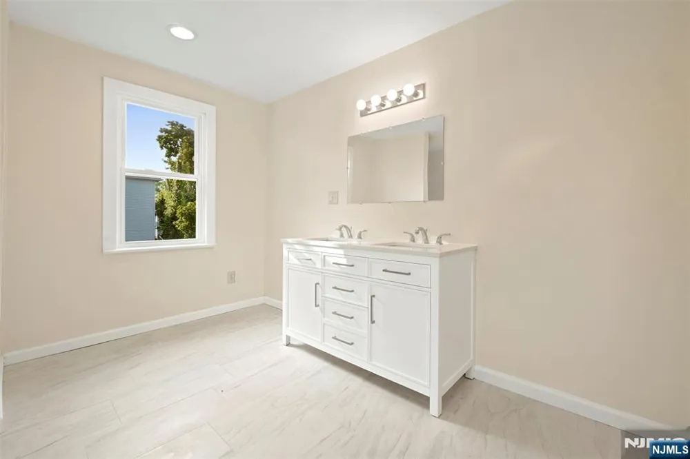 359-361 18th Street Newark, NJ 07103