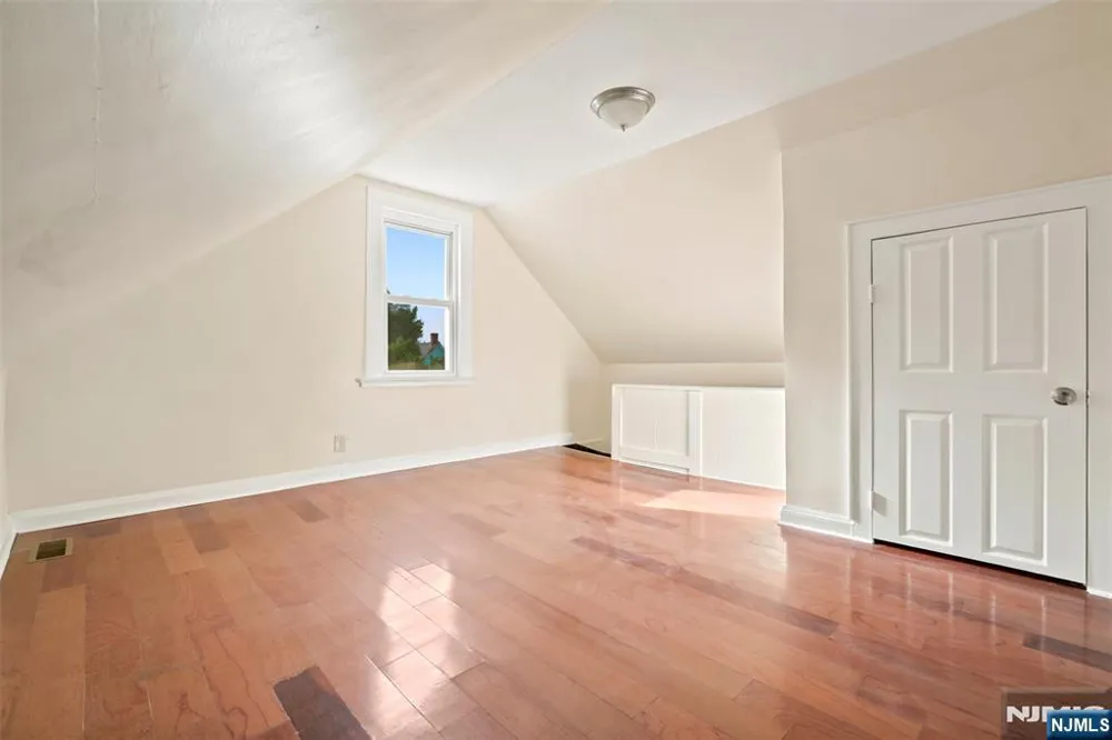 359-361 18th Street Newark, NJ 07103