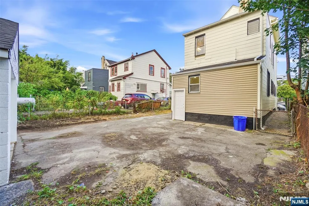 359-361 18th Street Newark, NJ 07103