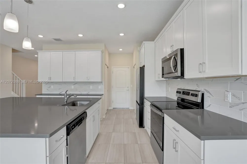 2138 S Appleton Cir S Oakland Park, FL 33309