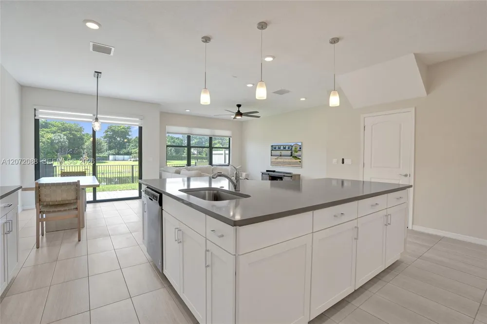 2138 S Appleton Cir S Oakland Park, FL 33309