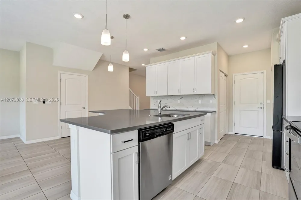 2138 S Appleton Cir S Oakland Park, FL 33309