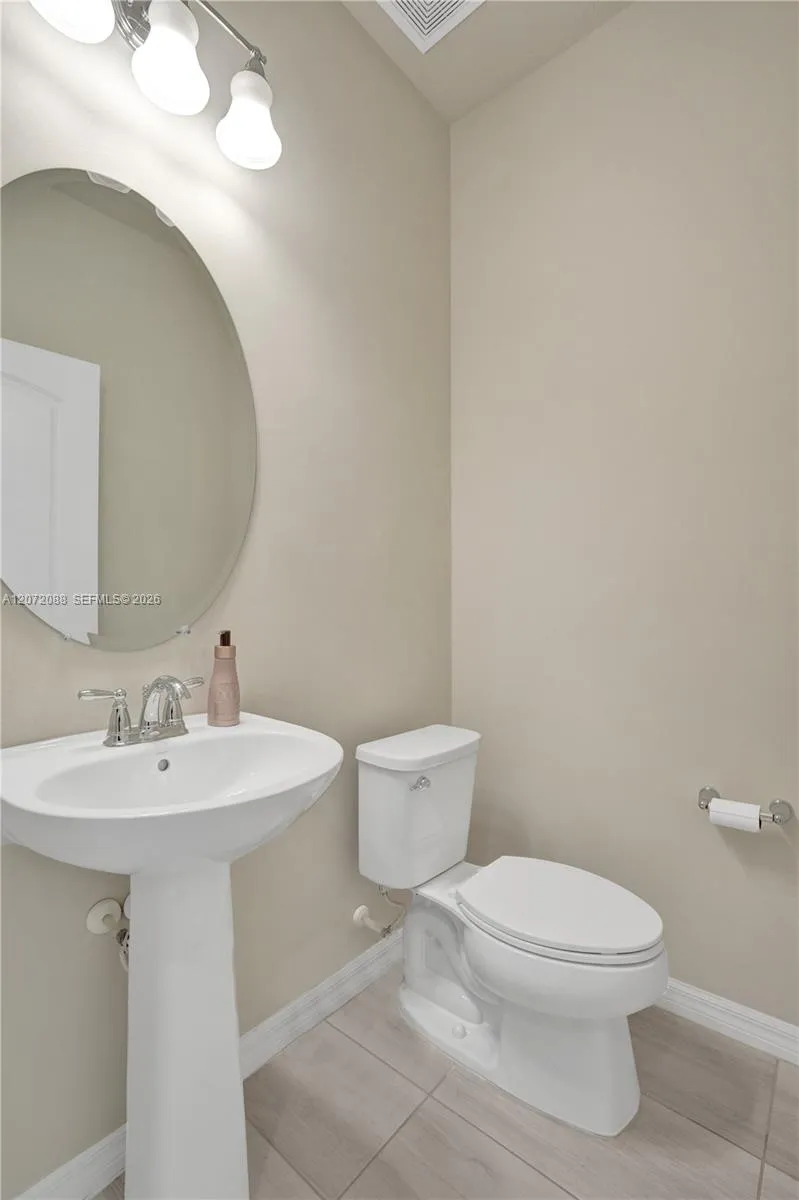 2138 S Appleton Cir S Oakland Park, FL 33309