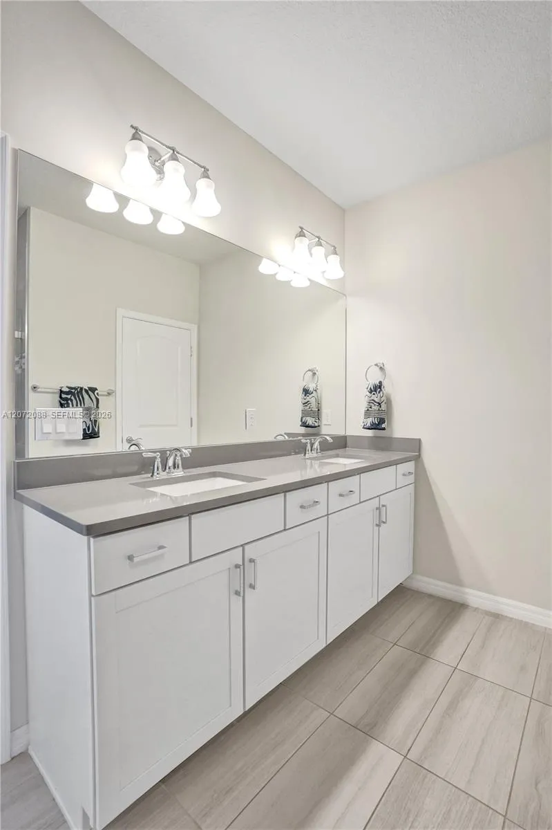 2138 S Appleton Cir S Oakland Park, FL 33309