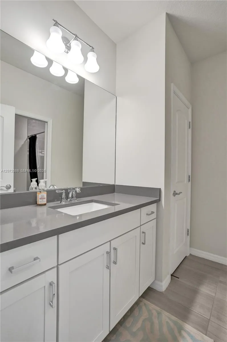 2138 S Appleton Cir S Oakland Park, FL 33309