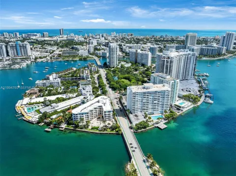 5 Island Ave #LF