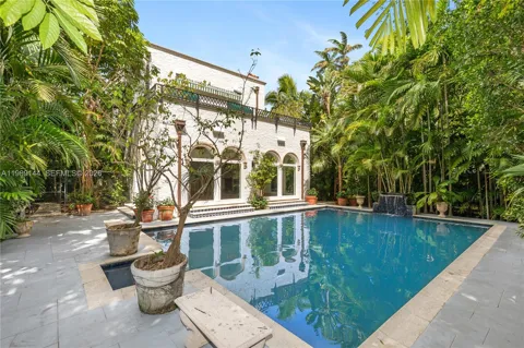 3685 Royal Palm Ave