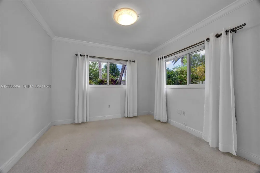 5750 SW 52nd Ter South Miami, FL 33155