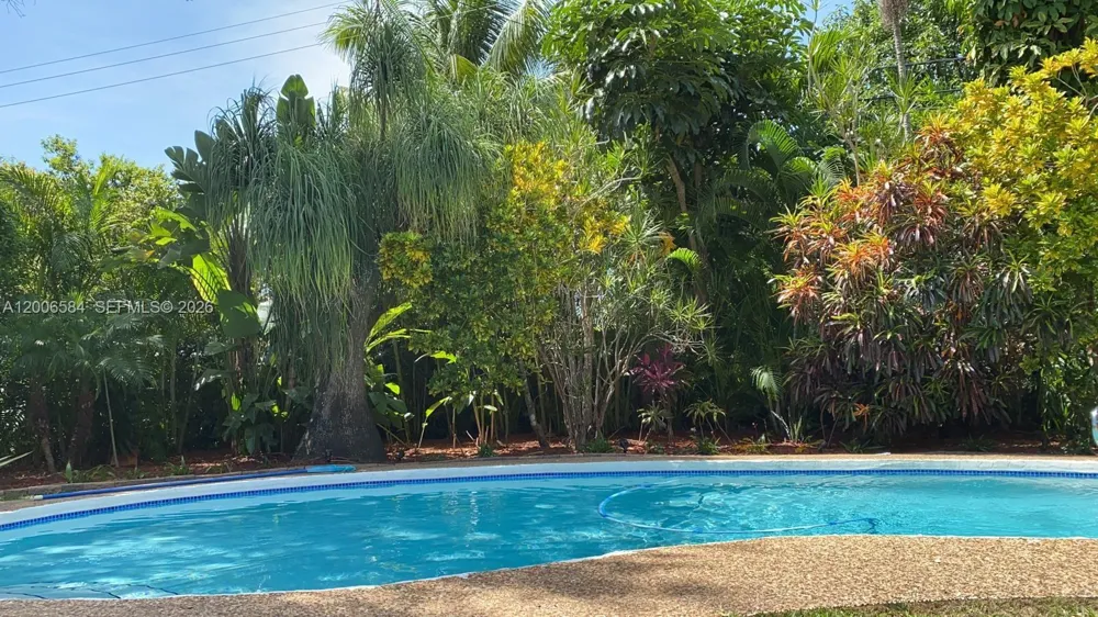 5750 SW 52nd Ter South Miami, FL 33155
