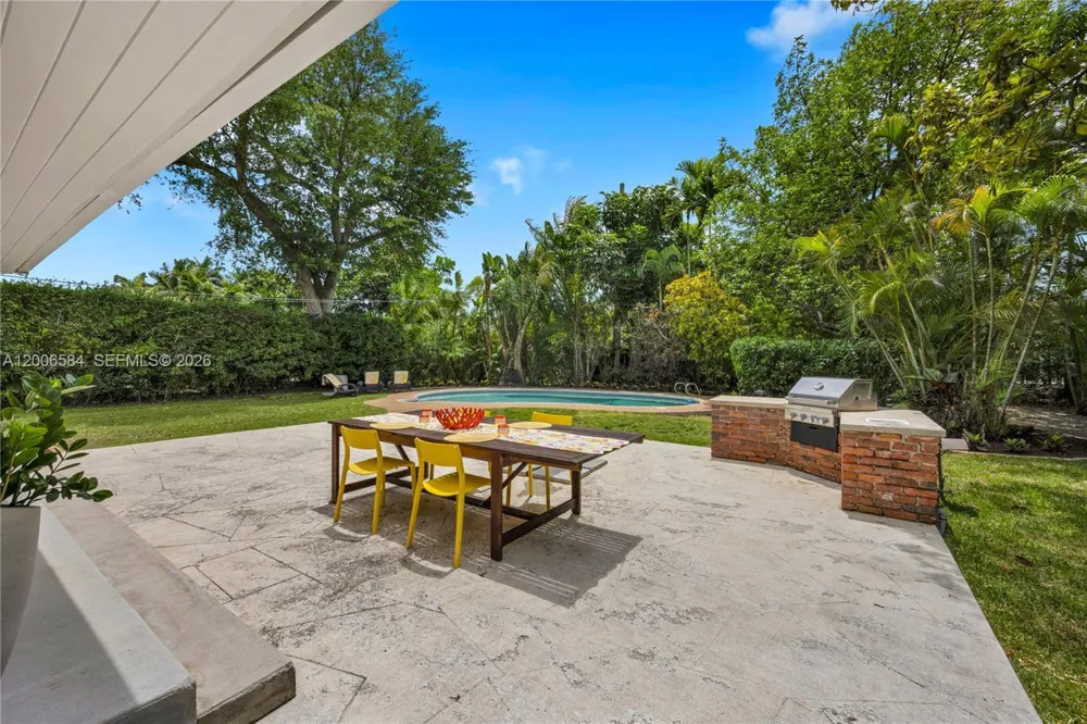5750 SW 52nd Ter South Miami, FL 33155