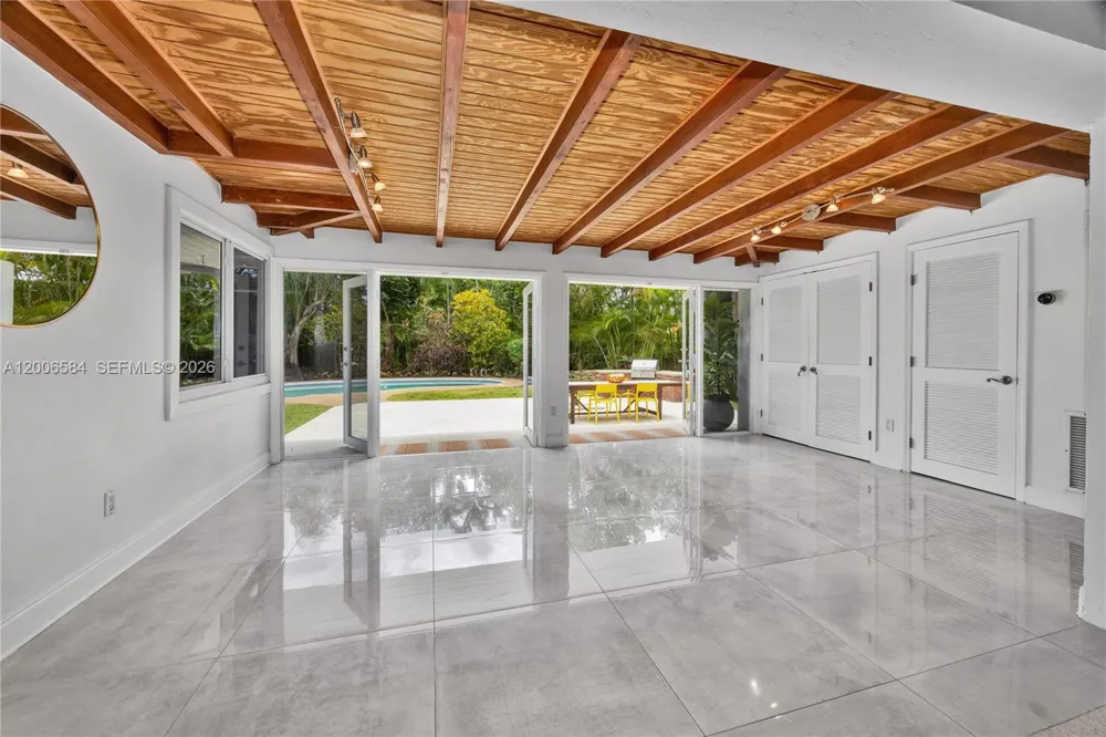 5750 SW 52nd Ter South Miami, FL 33155