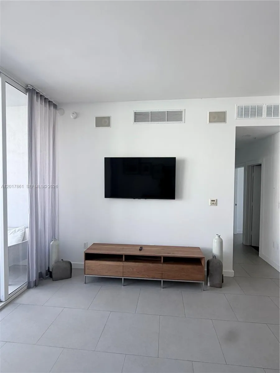 2100 Park Ave #202 Miami Beach, FL 33139