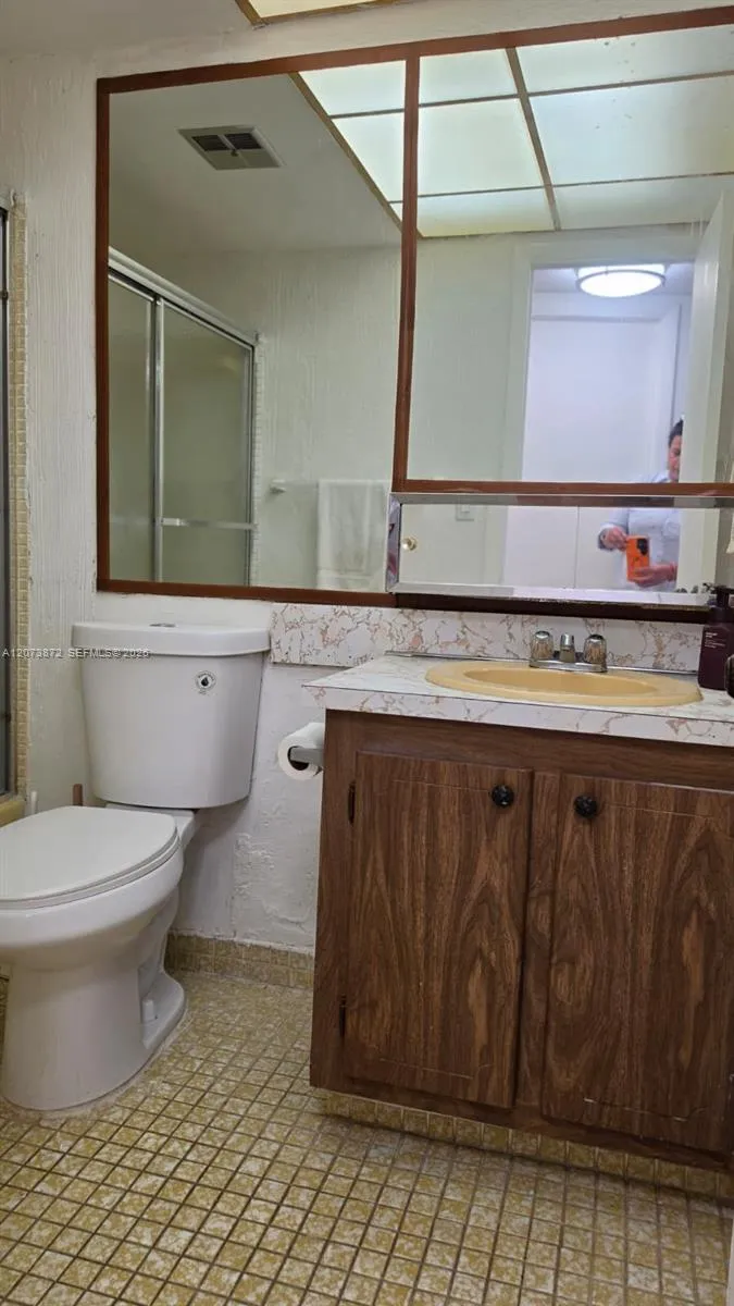 8000 Sunrise Lakes Dr #309 Sunrise, FL 33322