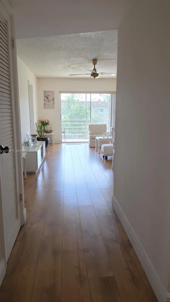 8000 Sunrise Lakes Dr #309 Sunrise, FL 33322