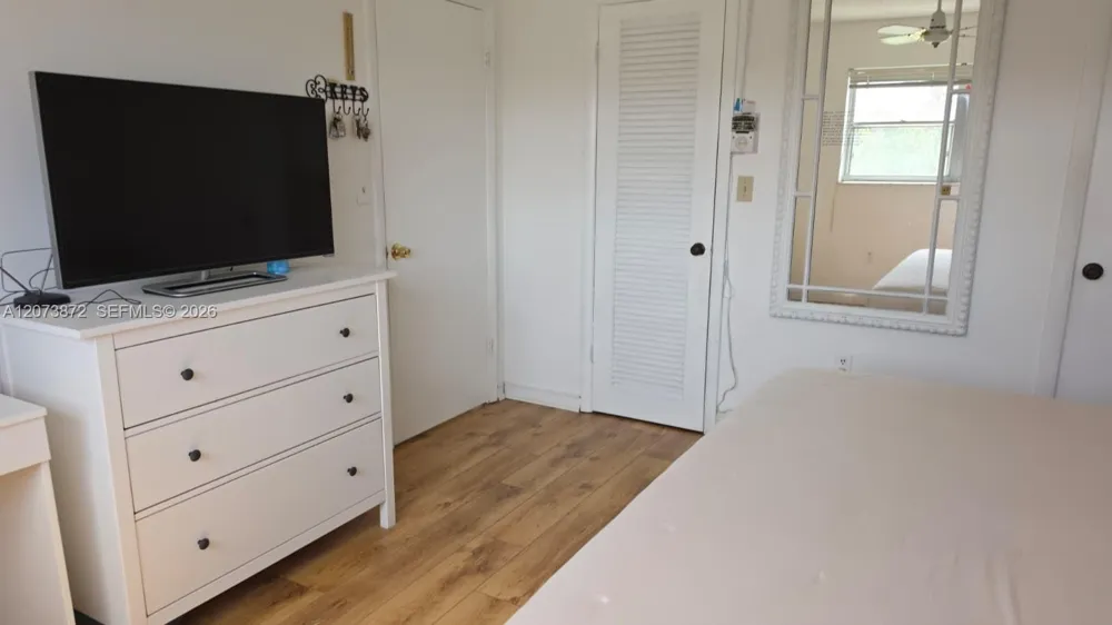 8000 Sunrise Lakes Dr #309 Sunrise, FL 33322
