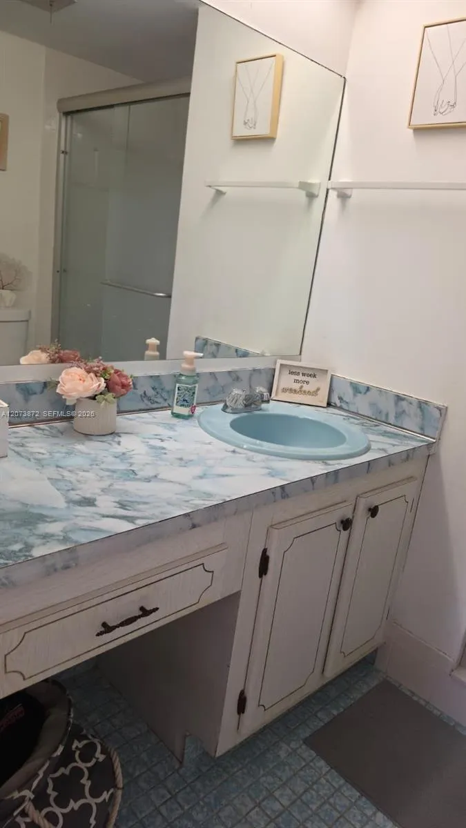 8000 Sunrise Lakes Dr #309 Sunrise, FL 33322