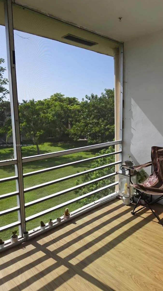8000 Sunrise Lakes Dr #309 Sunrise, FL 33322