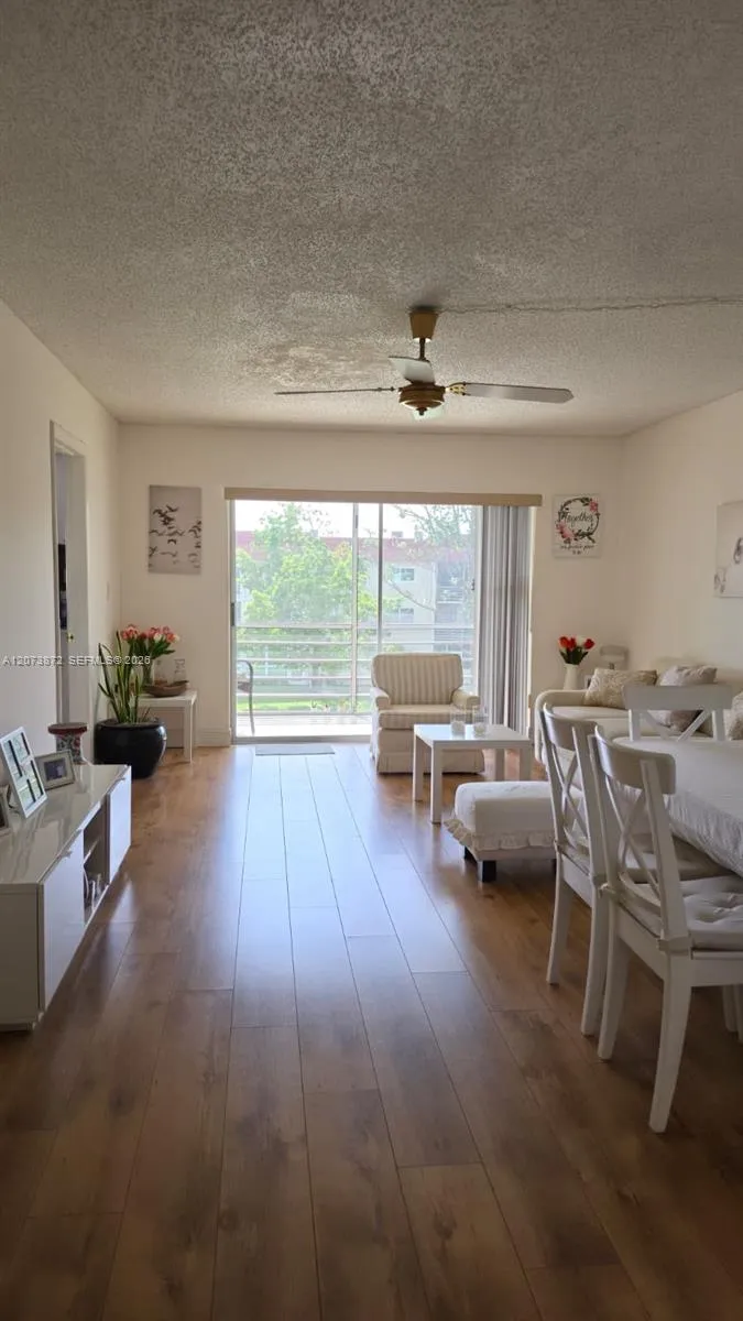 8000 Sunrise Lakes Dr #309 Sunrise, FL 33322