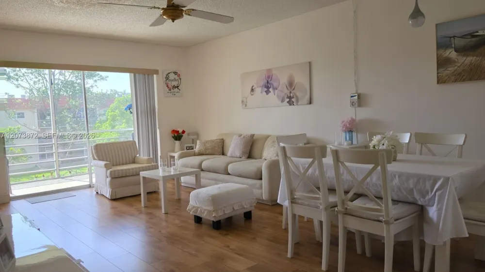 8000 Sunrise Lakes Dr #309 Sunrise, FL 33322
