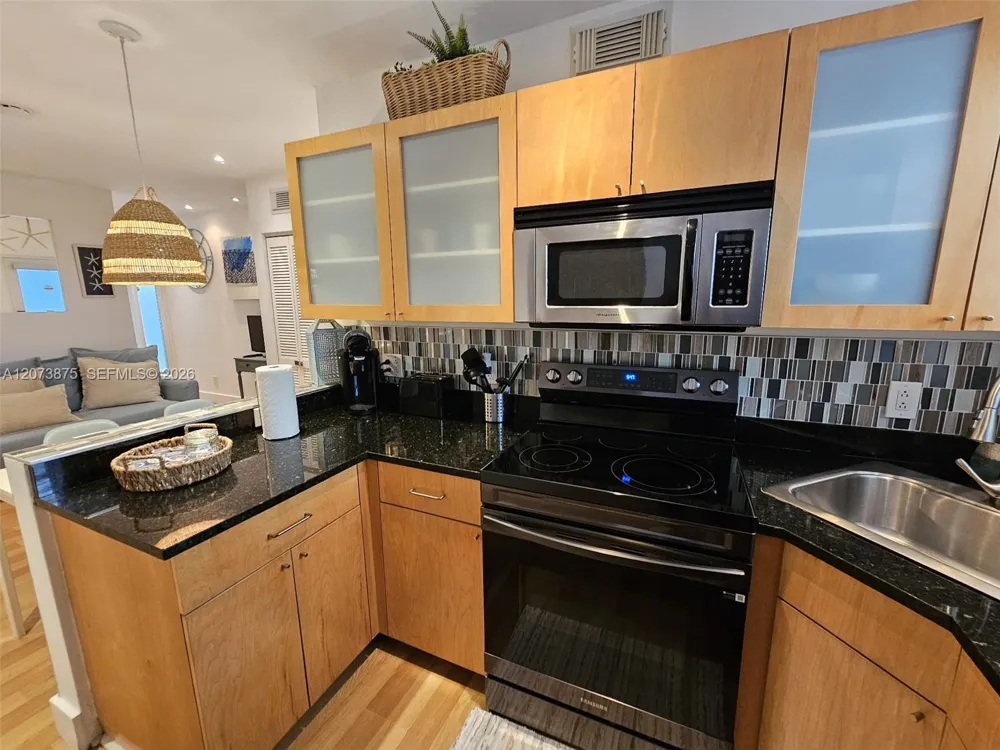 751 Collins Ave #1 Miami Beach, FL 33139