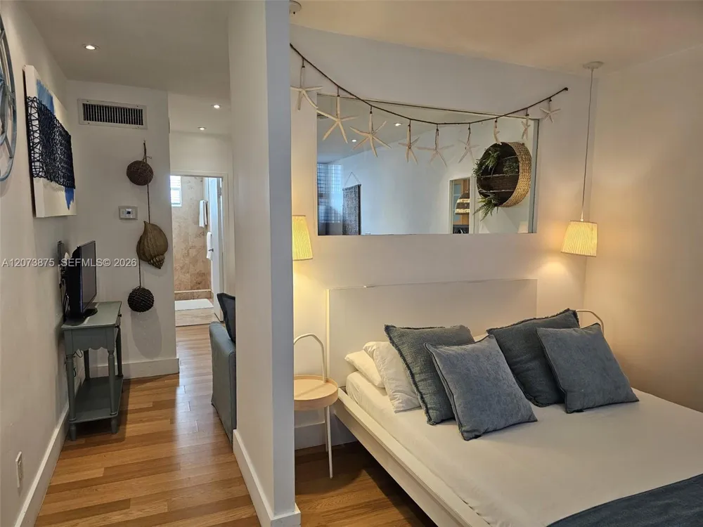 751 Collins Ave #1 Miami Beach, FL 33139