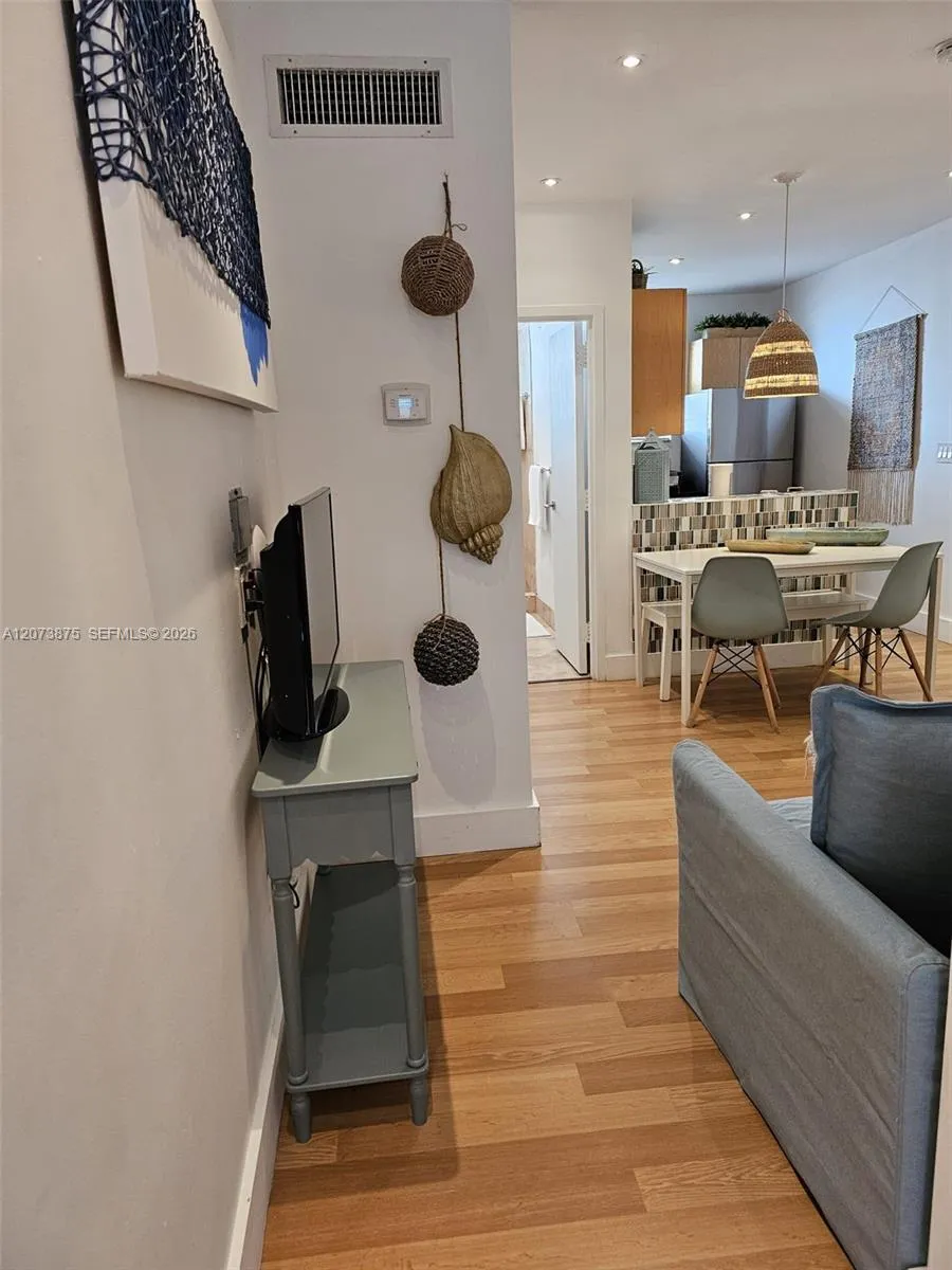 751 Collins Ave #1 Miami Beach, FL 33139